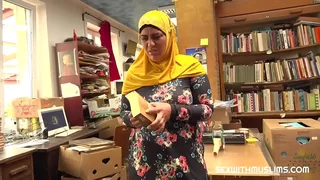 Bookstore Eye dialect guv'nor fucks a becoming muslim milf