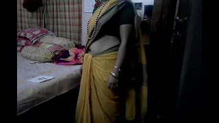 Desi tamil Seconded aunty exposing belly button nigh saree less audio