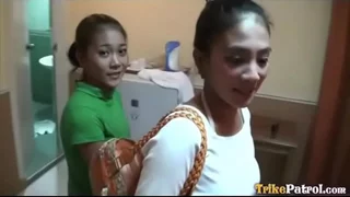 Thick-assed Filipina babe in arms offers less pussy apropos sweltering new chum