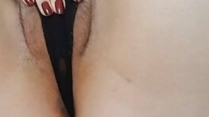 Vends-ta-culotte - Gorgeous girl fingering herself close-up