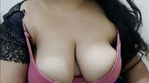 INDIAN NEIGHBOUR PLAYING WITH HER BIG JUICY SOFT BOOBS ON VIDEOCALL