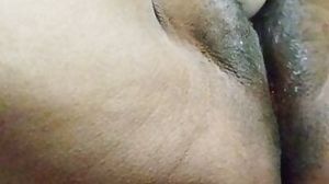 Mallu aunty ka wet Pussy video house wife