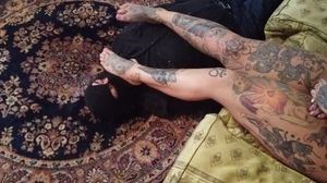 'I Worship The Feet Of A Tattooed Blonde Lady'