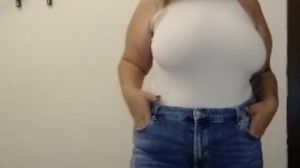 'bbw milf teasing in jeans her awesome body'