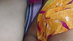 Diya ki chut ki Bal lambi hogai hai chatkar choda Puli huyi chut