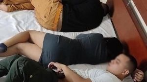 Me da un Espacio Para descansar con el y su Esposa pero no puedo resistirme a su Mujer